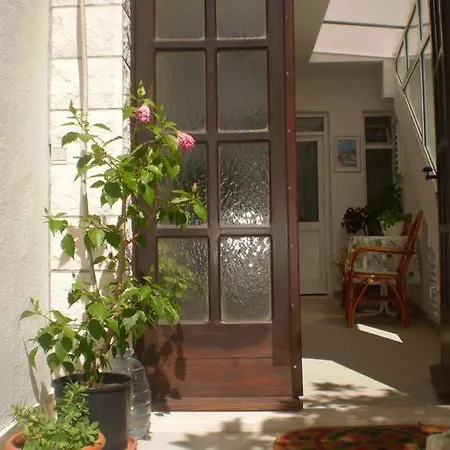 Ana Apartment *