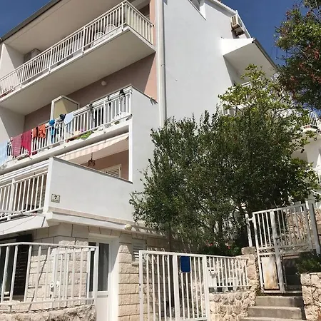 Ana Apartment *